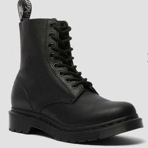 Dr Marten’s 1460 Pascal classic leather boots